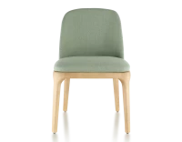 Chaise design bois teinte naturelle et tissu vert sauge