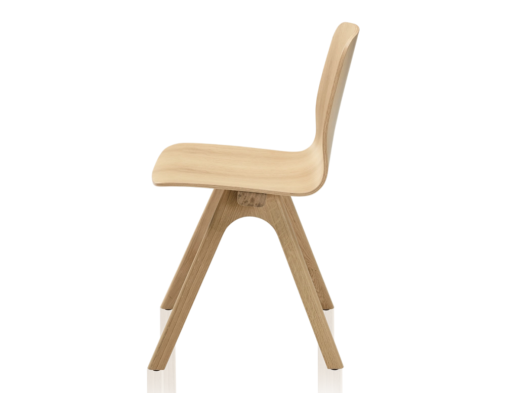Chaise design en chêne teinte de bois naturelle Chaise design en chêne teinte de bois naturelle