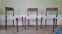 Lot de 6 chaises bois teinte marron foncée assise tissu chiné beige Lot de 6 chaises bois teinte marron foncée assise tissu chiné beige