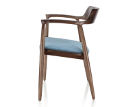 Chaise scandinave bois teinte marron foncé et tissu bleu jean Chaise scandinave bois teinte marron foncé et tissu bleu jean