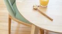 Table salle à manger en chêne teinte naturelle 140x100 cm